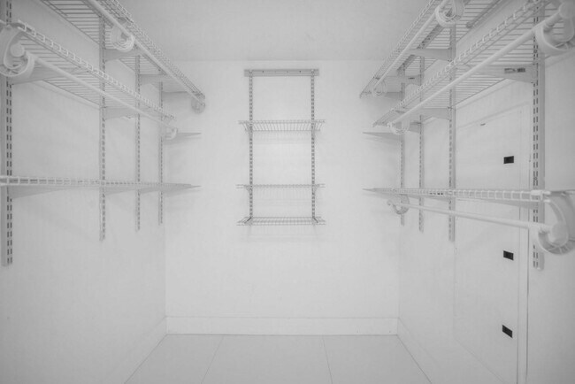 Building Photo - 2641 N Flamingo Rd