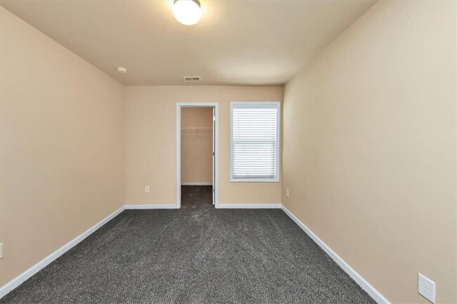 Building Photo - 182 Townview Dr