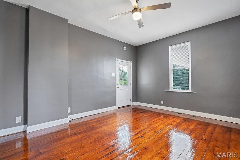 Building Photo - 1116 E 5th St