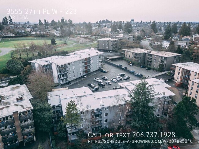 Building Photo - 3555 27th Pl W