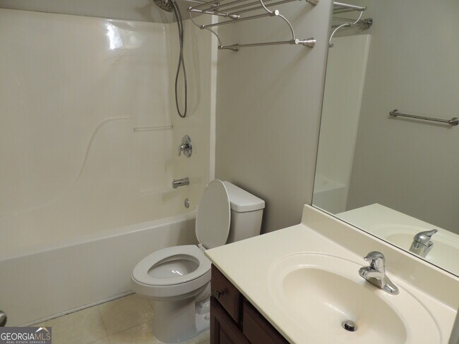 Building Photo - 450 MacLand Dr