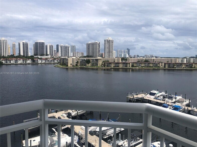 Building Photo - 18081 Biscayne Blvd