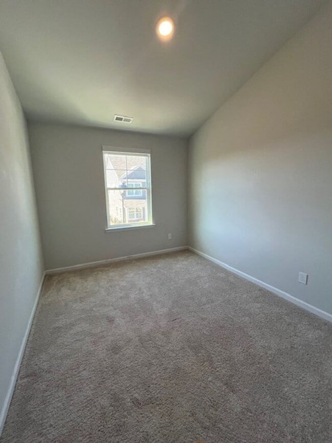 Building Photo - B6760 ( tenant break lease 5/12/26)