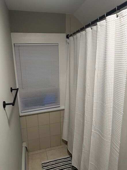 Building Photo - 66 Maplewood Ave