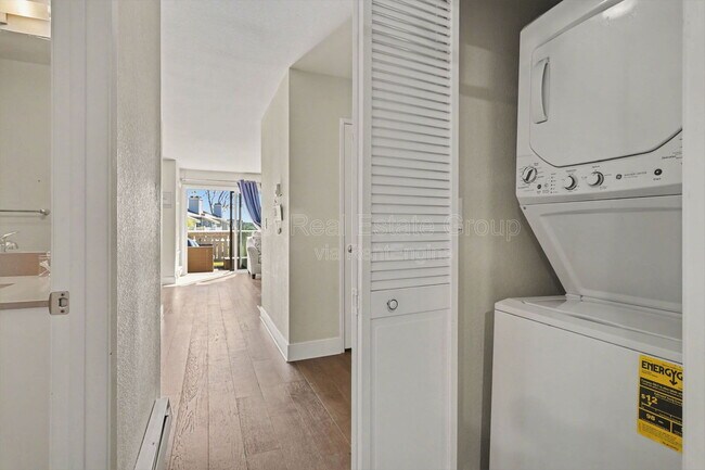 Building Photo - 152 Lakeshore Ct