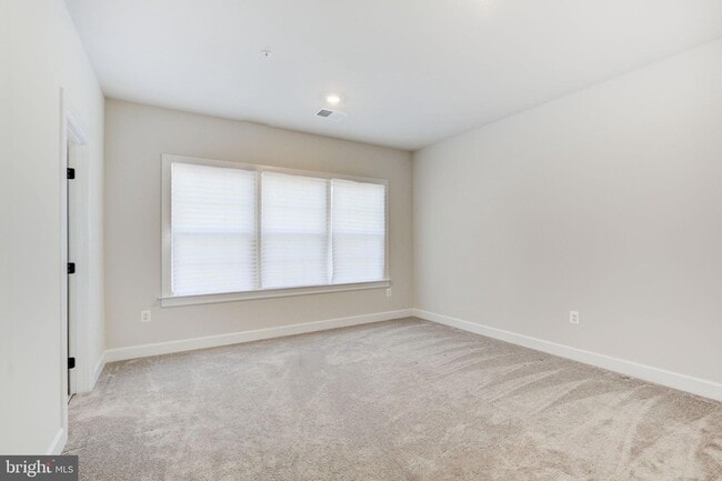 Building Photo - 6547 Clubhouse Dr
