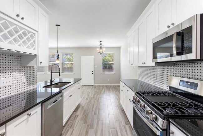 Building Photo - 79 Blue Creek Pl