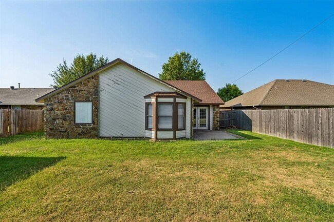 Building Photo - 217 Cypress Dr