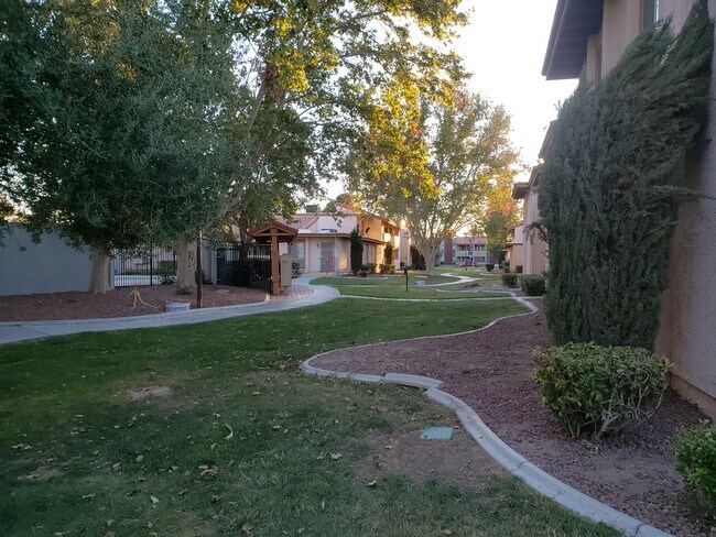 Building Photo - 1515 E Reno Ave