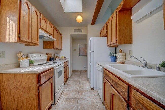 Building Photo - 8304 Della Rd NE