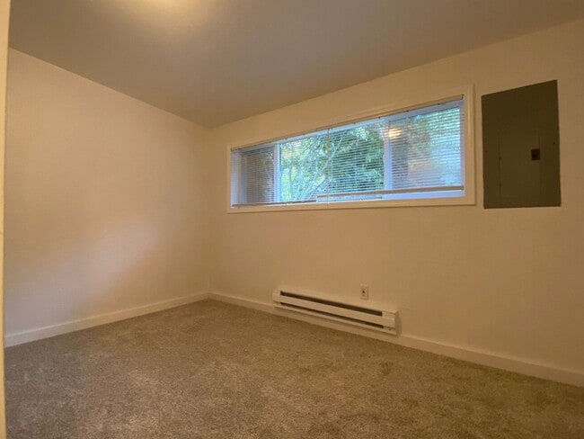 Building Photo - Renovated single family home in Seattle! B...