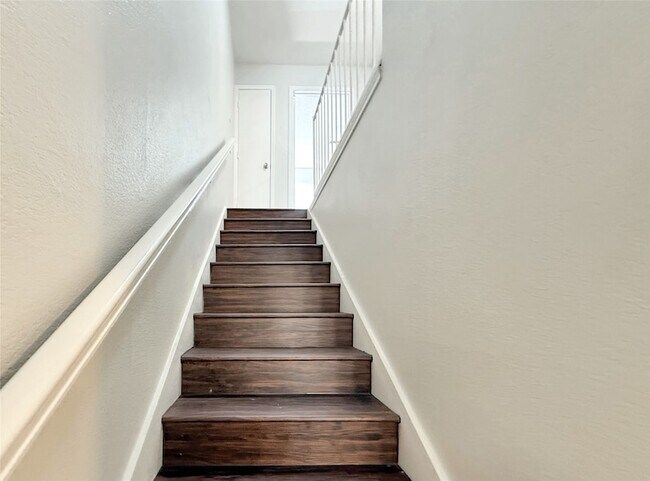 Building Photo - 425 SW Thomas St