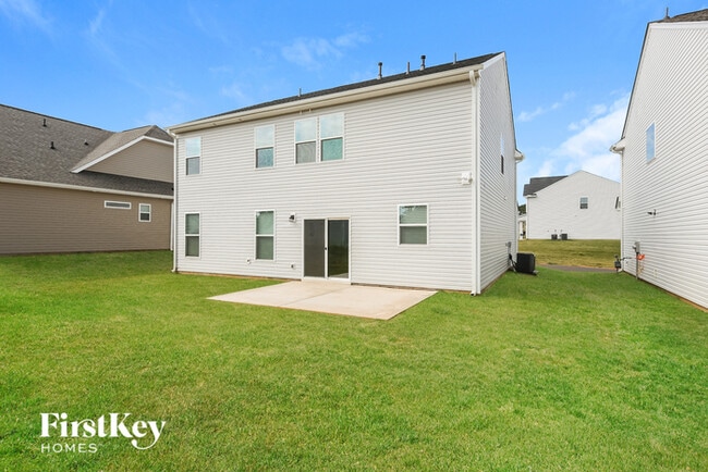 Building Photo - 300 Stonefence Dr