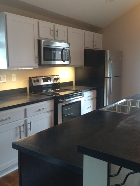 Building Photo - Varsity Management