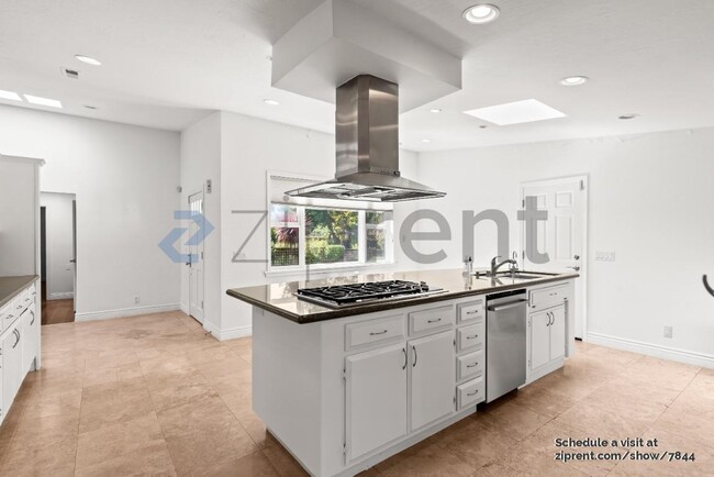 Building Photo - 361 Linfield Dr