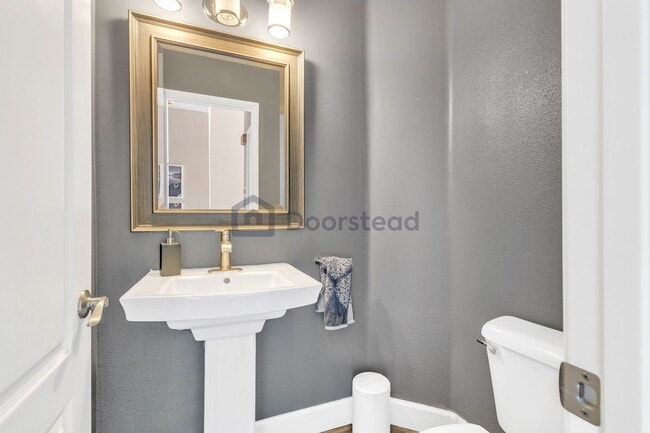 Building Photo - 6042 E Birdcage Ct