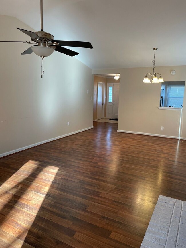 Building Photo - Charming 3-Bedroom Home with Garage in Virginia Beach