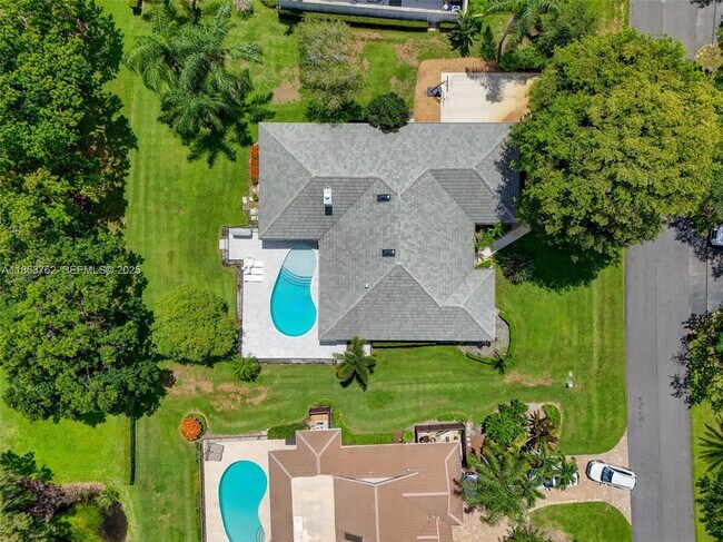 Building Photo - 15 Balfour Rd E