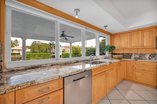 Building Photo - 2427 Sea Island Dr