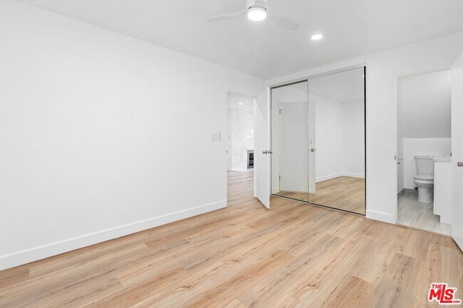 Building Photo - 122 Buccaneer St