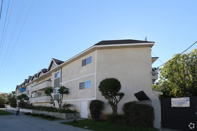 Building Photo - 10201 Woodbine Street