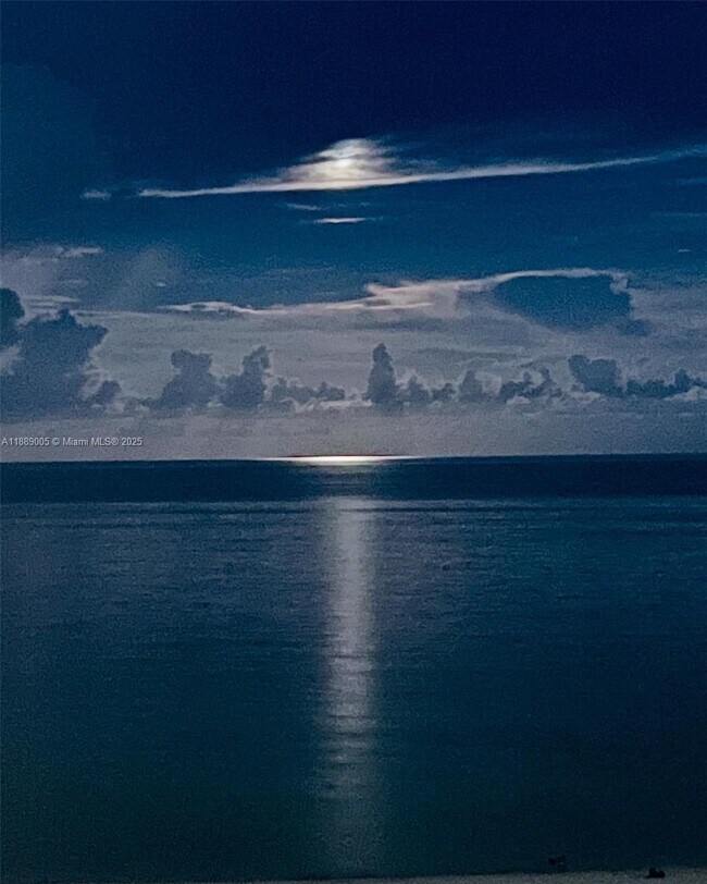 Building Photo - 5601 Collins Ave