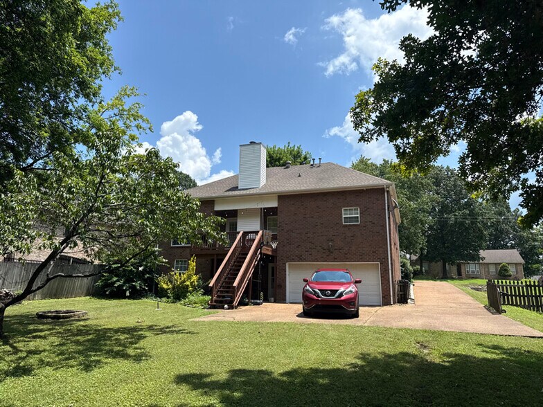Building Photo - 211 Lakeside Park Dr