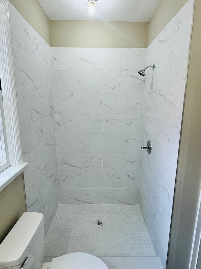 Building Photo - Charming 5-Bedroom Home with In-Law Suite ...