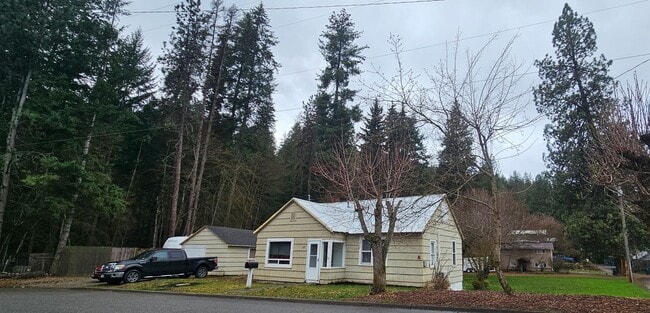 Primary Photo - Downtown Coeur d'Alene home close to Sande...