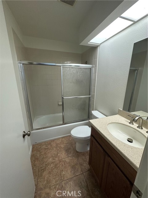 Building Photo - 16 Goldstar Pl