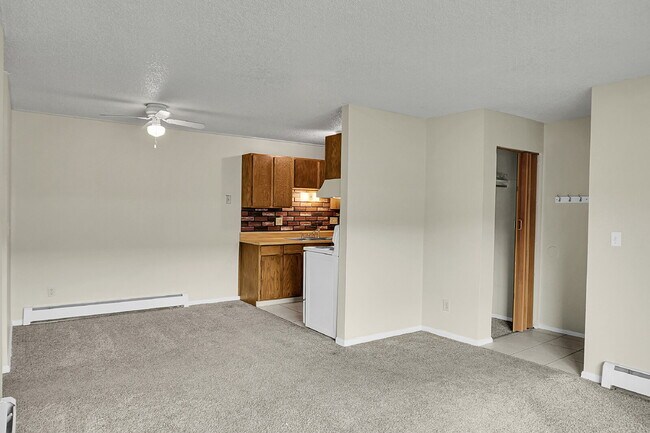 Building Photo - $1,245.95 - 2 Bed, 1 Bath Apartment in Co Springs with Pool and Clubhouse Access!