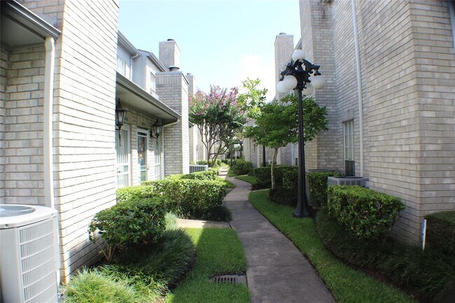 Building Photo - 7342 Regency Square Ct