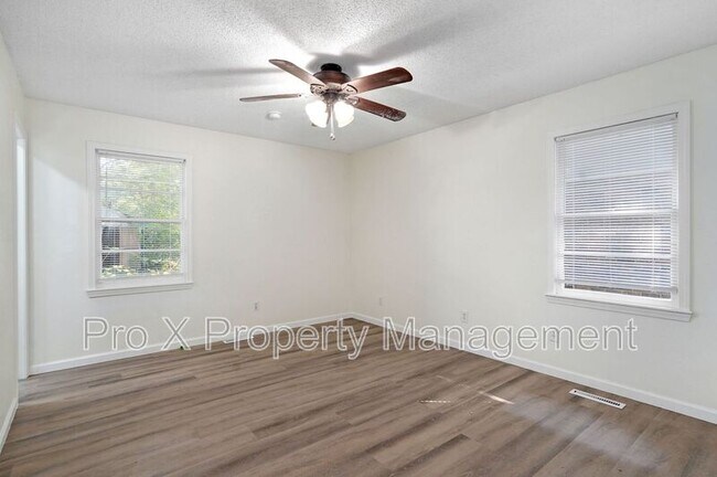 Building Photo - 2849 E Eastwood St