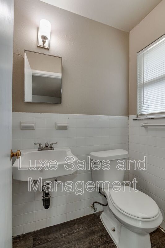 Building Photo - 3005 SW 52nd Pl