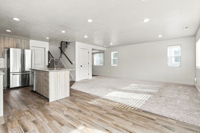 Building Photo - 6511 S Liberty Way