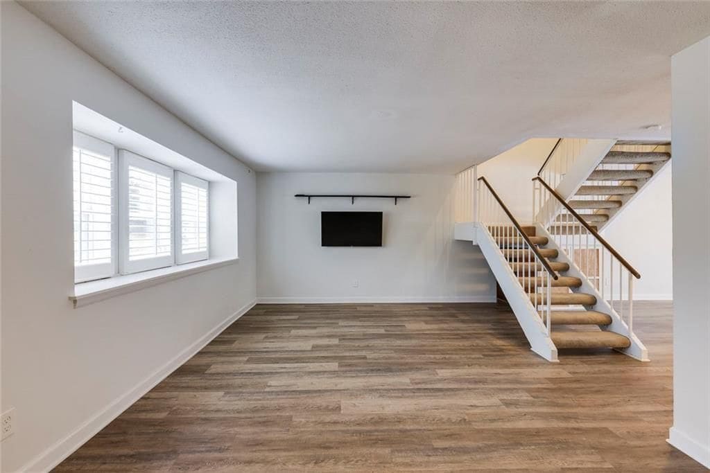 Building Photo - 7094 Stonington Dr NE