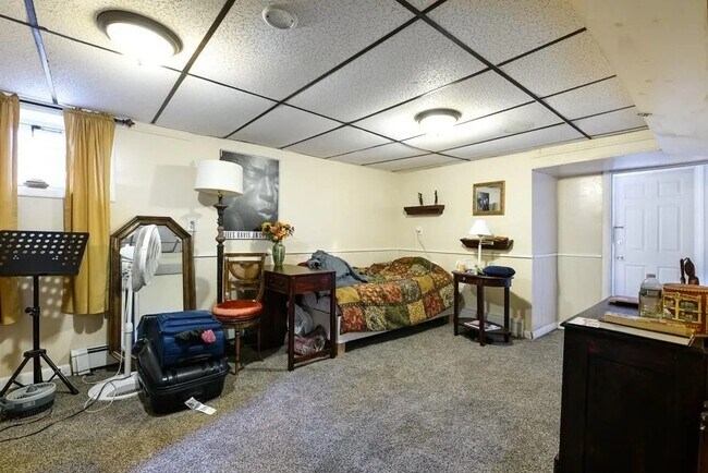 Building Photo - 465 Windsor St