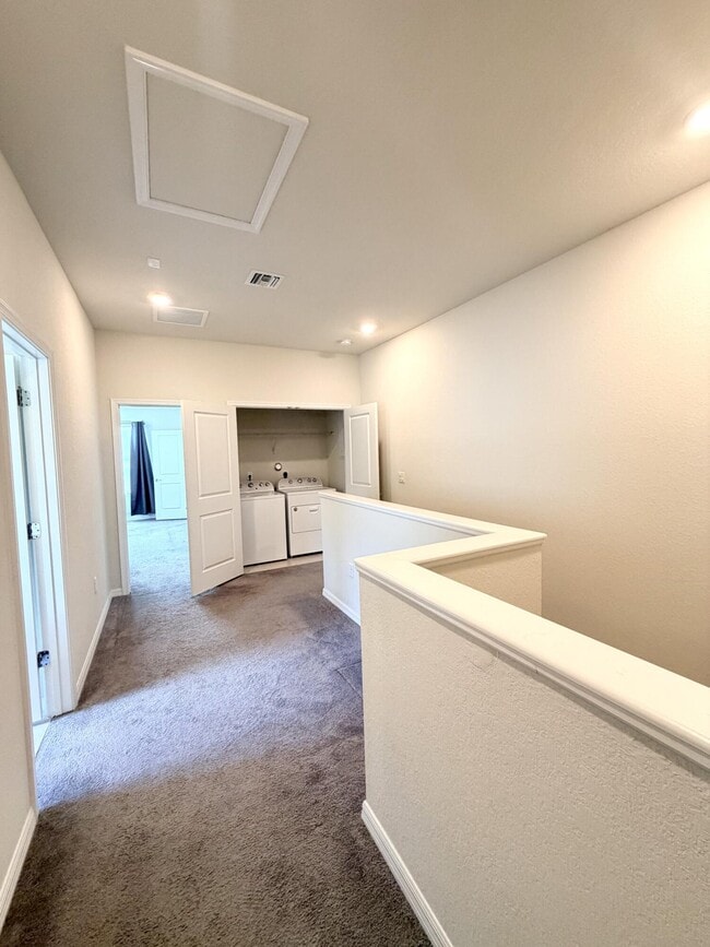 Building Photo - 2800 Troubadour St