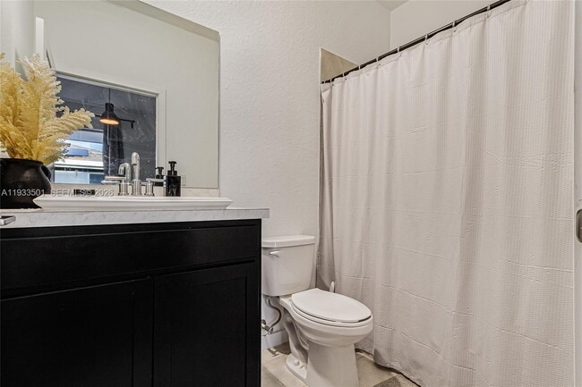 Building Photo - 476 NE 5th St