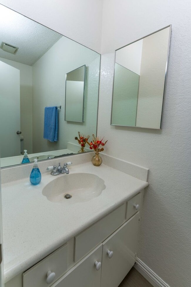 Building Photo - >>>>> TWO BEDROOM 1.5 BATHS TOWN-HOME STYL...