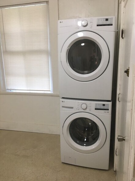 Primary Photo - 4 Adella Pl