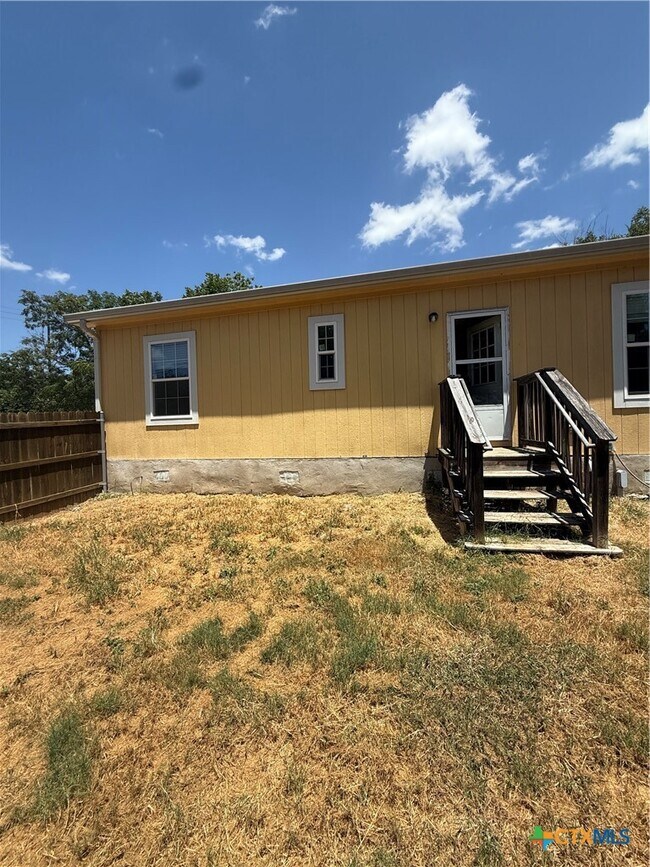 Building Photo - 320 Mill St