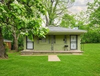 Building Photo - 306 E Waldorf Ave