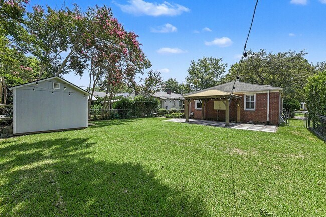 Building Photo - 12 Colleton Dr