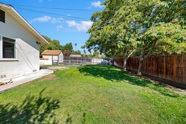 Building Photo - Stunning Riverside Home for Rent- Solar, E...