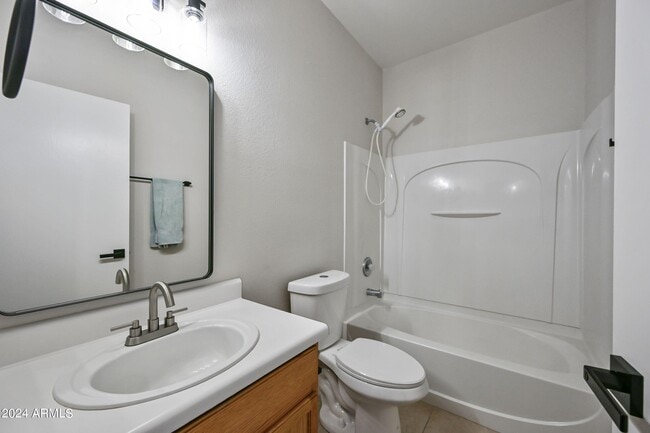 Building Photo - 1949 E Saddle Dr