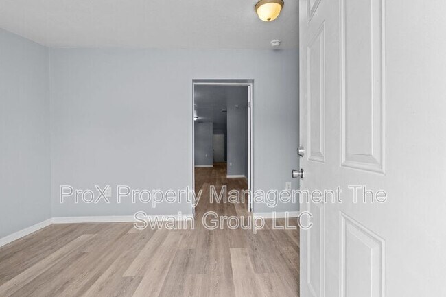 Building Photo - 515 S Charleston Ave