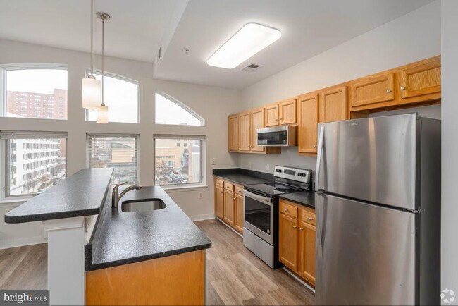 Primary Photo - 301 W Franklin St