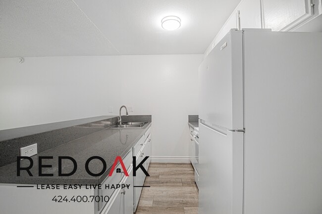 Building Photo - 706 McDonald Ave