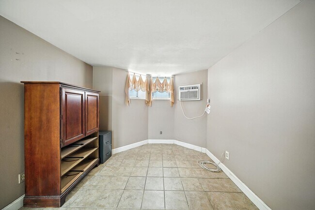Building Photo - 224 48th St